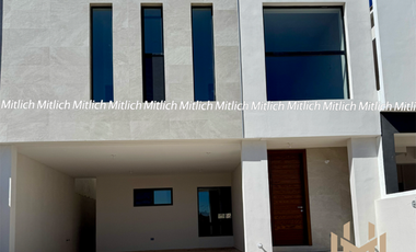 Casa en venta con recámara en planta baja Albaterra $5,700,000