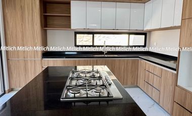 Casa en venta con recámara en planta baja Albaterra $5,700,000
