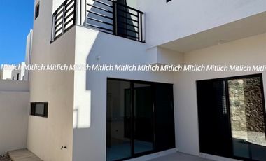 Casa en venta con recámara en planta baja Albaterra $5,700,000