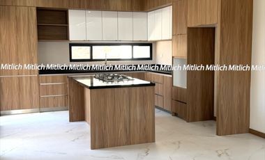 Casa en venta con recámara en planta baja Albaterra $5,700,000
