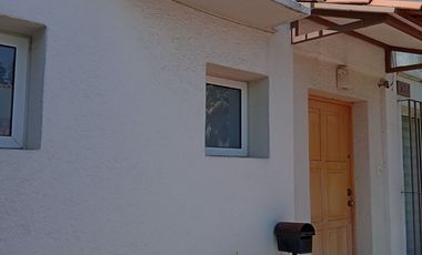 CASA EN RENTA AMUEBLADA TRES RECAMARAS CON JARDIN  METEPEC