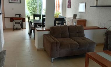 CASA EN RENTA AMUEBLADA TRES RECAMARAS CON JARDIN  METEPEC