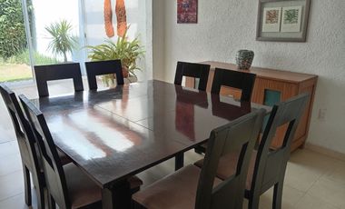 CASA EN RENTA AMUEBLADA TRES RECAMARAS CON JARDIN  METEPEC