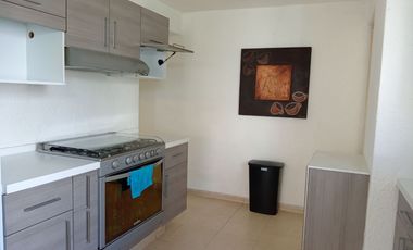 CASA EN RENTA AMUEBLADA TRES RECAMARAS CON JARDIN  METEPEC