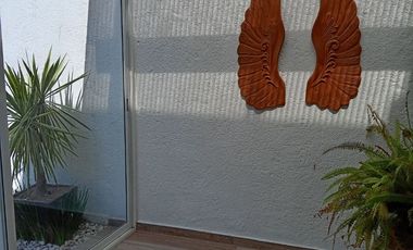 CASA EN RENTA AMUEBLADA TRES RECAMARAS CON JARDIN  METEPEC