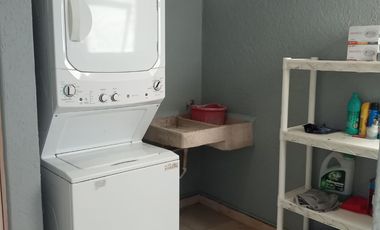 CASA EN RENTA AMUEBLADA TRES RECAMARAS CON JARDIN  METEPEC
