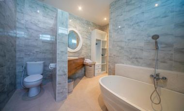 Beachfront 4 Bedroom Villa with Ocean View in Ketewel Bali for Sale Leasehold