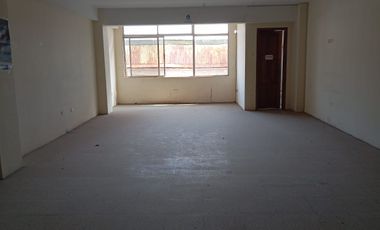 🏢 ALQUILER DE OFICINAS EN EL CENTRO DE ESMERALDAS 🏢  🔹 Ubicación estratégica: Cerca del casco comercial y bancario. 🔹 Espacio: Oficinas de 5x12 m