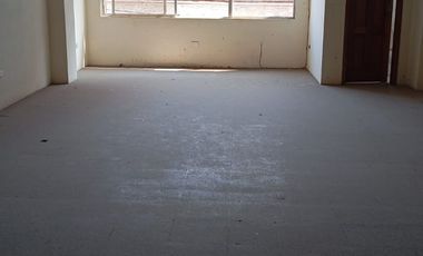 🏢 ALQUILER DE OFICINAS EN EL CENTRO DE ESMERALDAS 🏢  🔹 Ubicación estratégica: Cerca del casco comercial y bancario. 🔹 Espacio: Oficinas de 5x12 m