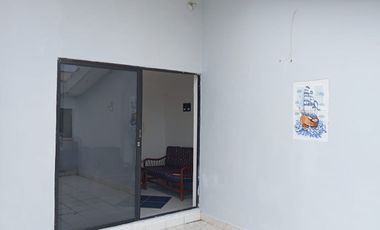 🏢 ALQUILER DE OFICINAS EN EL CENTRO DE ESMERALDAS 🏢  🔹 Ubicación estratégica: Cerca del casco comercial y bancario. 🔹 Espacio: Oficinas de 5x12 m