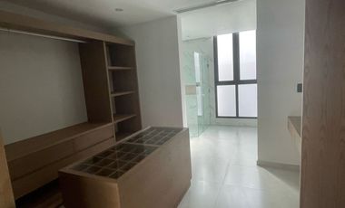 CASA EN RENTA EN BOSQUES DE BAMBU CON PANELES SOLARES