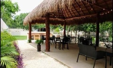CASA EN RENTA EN BOSQUES DE BAMBU CON PANELES SOLARES