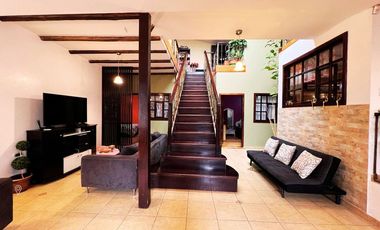 EN VENTA CASA EN EL CENTRO DE PAUTE.