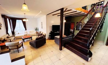 EN VENTA CASA EN EL CENTRO DE PAUTE.