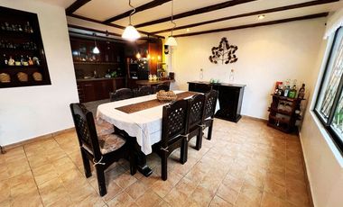 EN VENTA CASA EN EL CENTRO DE PAUTE.