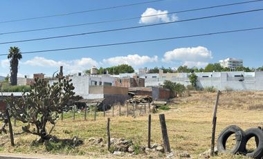 Se renta Terreno 800 m2 en Jesús del Monte Cerca fraccionamientos y plazas comerciales