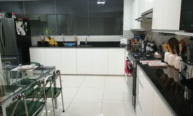 VENDO, Precioso, amplio y muy iluminado Dpto 230mts. 3dorm c/vista al Golf Los Inkas – Calle Los Topacios 153 Surco