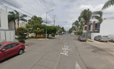 PRECIOSA Y AMPLIA CASA, EXCELENTE UBICACIÓN MUY CERCA DEL CENTRO DE ZAPOPAN Y DEL COLÉGIO DEL AIRE -NO CRÉDITOS-