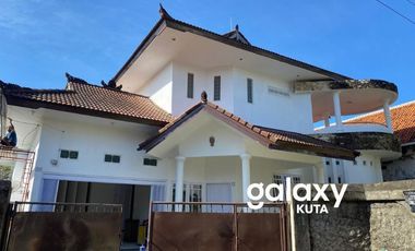 DISEWAKAN RUMAH 2 LANTAI DI GUNUNG SOPUTAN DENPASAR, BALI