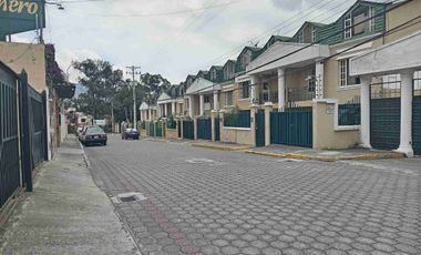 Casa de venta de oportunidad junto al Portal Shopping – $69.990 Quito - Ecuador.               House for Sale at a Bargain Price Next to Portal Shopping – $69,990 Quito, Ecuador