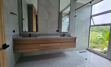 VENDO  EXCLUSIVA CASA EN EL SECTOR DE CERRITOS, MANIZALES.