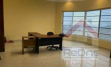 VENTA - RENTA de OFICINA espaciosa en la colonia INDEPENDENCIA en el CENTRO de MONTERREY, N.L.