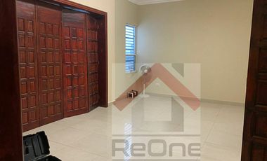 VENTA - RENTA de OFICINA espaciosa en la colonia INDEPENDENCIA en el CENTRO de MONTERREY, N.L.