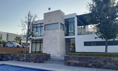 Casa con sótano en renta en Zibatá