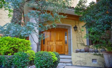 Residencia de Lujo en Venta en Jardines del Pedregal – Diseño Exclusivo y Acabados Premium
