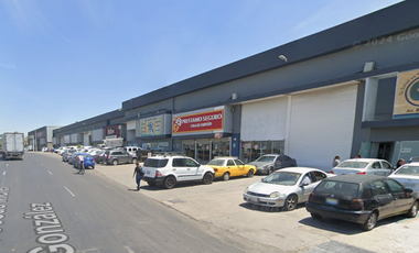 No es una casa, es el acceso a una oportunidad exclusiva!! Venta de Casa en Remate Bancario en Av. Arroyo Seco, San Pedro Tlaquepaque, JAL.