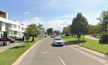 No es una casa, es el acceso a una oportunidad exclusiva!! Venta de Casa en Remate Bancario EN VALLE IMPERIAL ZAPOPAN JAL.