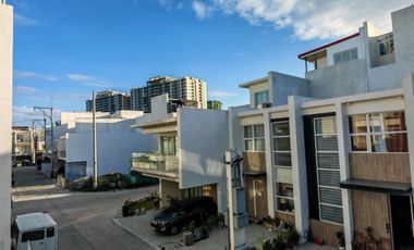 FL: Beautiful House & Lot at M Residences, Acacia Estates, Taguig.