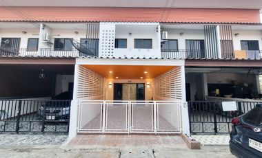 #รีโนเวทเสร็จ พร้อมจอง ทาวน์เฮาส์ 2 ชั้น แนวมินิมอล  **ทำเลดี ขายต่ำกว่าราคาประเมิน มีเงินทอนหลักแสน** ต.ดอนหัวฬ่อ อ.เมืองชลบุรี จ.ชลบุรี