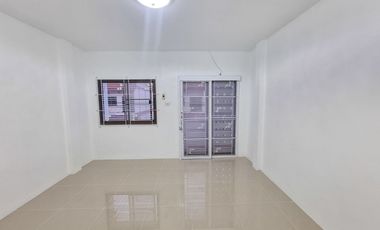 #รีโนเวทเสร็จ พร้อมจอง ทาวน์เฮาส์ 2 ชั้น แนวมินิมอล  **ทำเลดี ขายต่ำกว่าราคาประเมิน มีเงินทอนหลักแสน** ต.ดอนหัวฬ่อ อ.เมืองชลบุรี จ.ชลบุรี