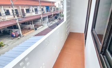 #รีโนเวทเสร็จ พร้อมจอง ทาวน์เฮาส์ 2 ชั้น แนวมินิมอล  **ทำเลดี ขายต่ำกว่าราคาประเมิน มีเงินทอนหลักแสน** ต.ดอนหัวฬ่อ อ.เมืองชลบุรี จ.ชลบุรี