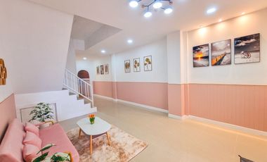 #รีโนเวทเสร็จ พร้อมจอง ทาวน์เฮาส์ 2 ชั้น แนวมินิมอล  **ทำเลดี ขายต่ำกว่าราคาประเมิน มีเงินทอนหลักแสน** ต.ดอนหัวฬ่อ อ.เมืองชลบุรี จ.ชลบุรี