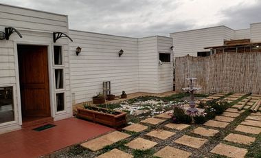 LINDA PARCELA CON 2 CASAS EN CONDOMINIO CONSOLIDADO