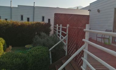 LINDA PARCELA CON 2 CASAS EN CONDOMINIO CONSOLIDADO