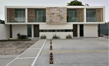 CASA AMUEBLADA CÉNTRICA EN RENTA EN CD. DEL CARMEN