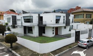 VENTA CASA URB EL CONDADO