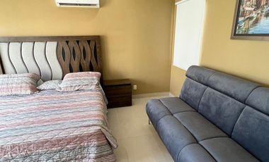 Renta Vacacional - Amplia Villa con Terraza, Alberca y Jardín