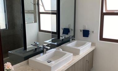 Renta Vacacional - Amplia Villa con Terraza, Alberca y Jardín