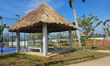 Renta Vacacional - Amplia Villa con Terraza, Alberca y Jardín