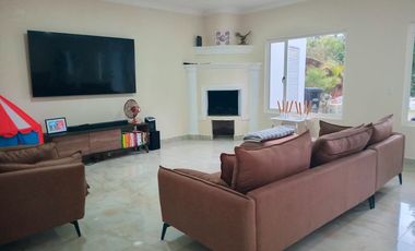 Casa en arriendo en el sector Loma del Escobero, Envigado
