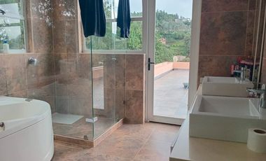 Casa en arriendo en el sector Loma del Escobero, Envigado