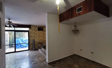 En Renta, Amplio y versátil primer piso frente a parque contry abajo