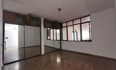 En Renta, Amplio y versátil primer piso frente a parque contry abajo