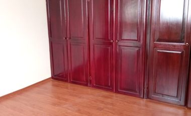 Casa con seis departamentos,de venta, de dos dormitorios Sector Avenida del Maestro Rumiñahui de oportunidad, buen rentabilidad
