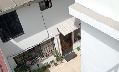 Casa con seis departamentos,de venta, de dos dormitorios Sector Avenida del Maestro Rumiñahui de oportunidad, buen rentabilidad