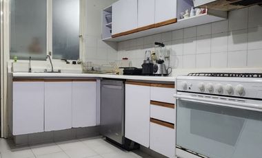 Excelente casa con jardín privado